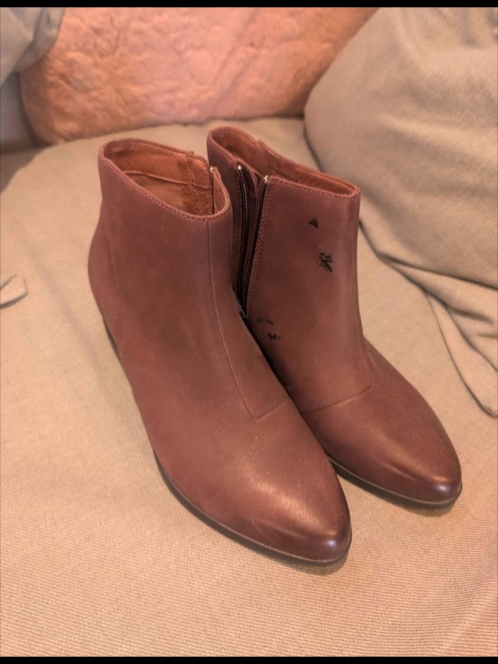 Women’s Wine Dansko Leather Ankle Boots - Sleek Pointed Toe sz. 40/10